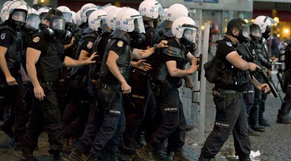 تركيا.. سجن 17 شرطيا في قضية الدولة الموازية